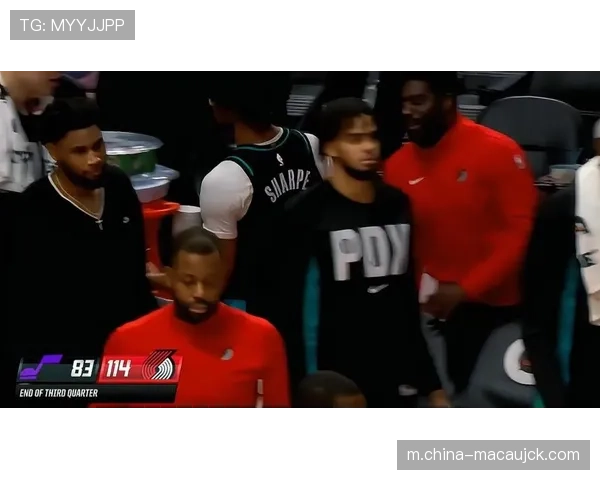 开拓者第三节狂轰40分 全队七人上双大胜爵士